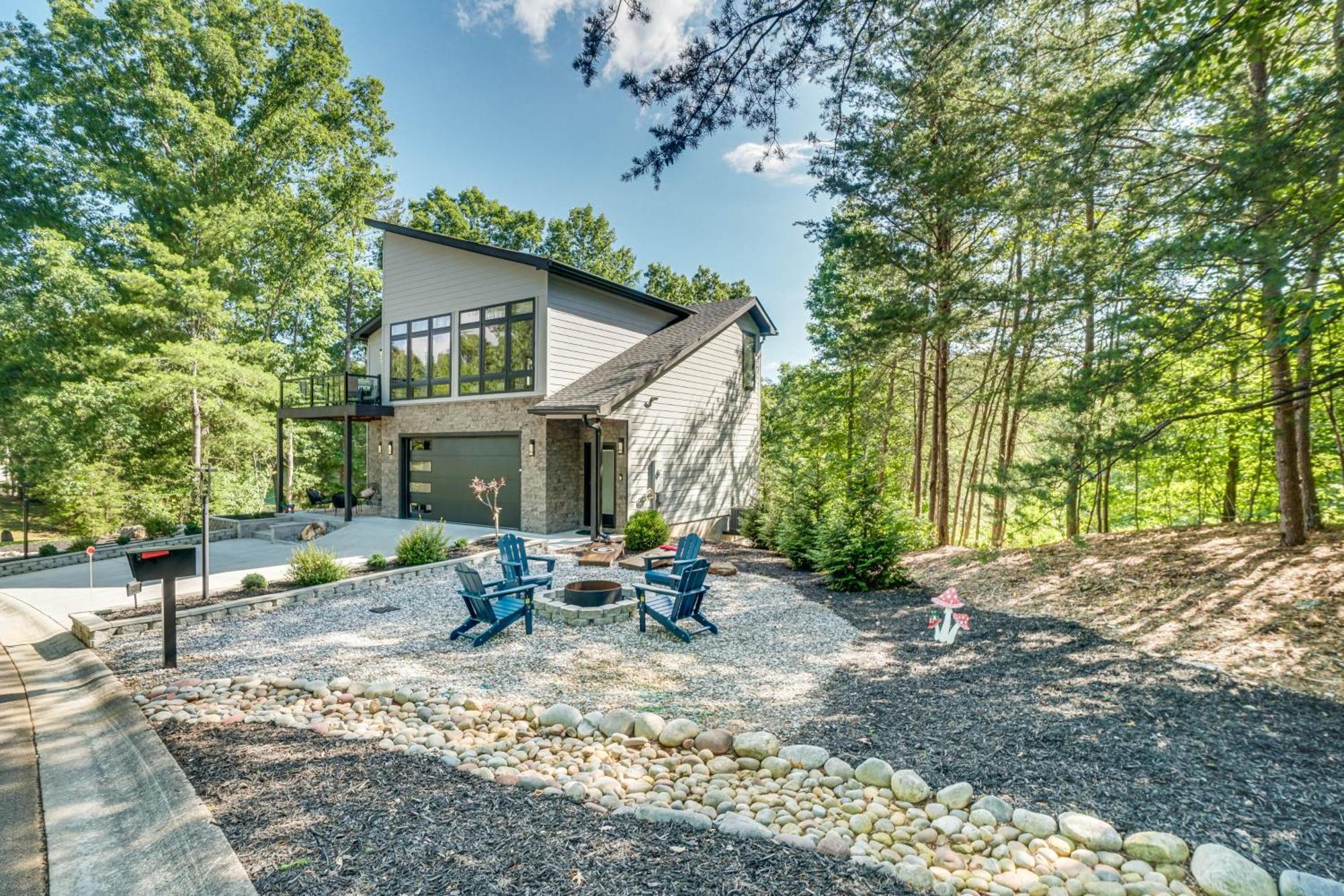 Luxury Modern Home On Golf Course With Game Room! 헬렌 외부 사진